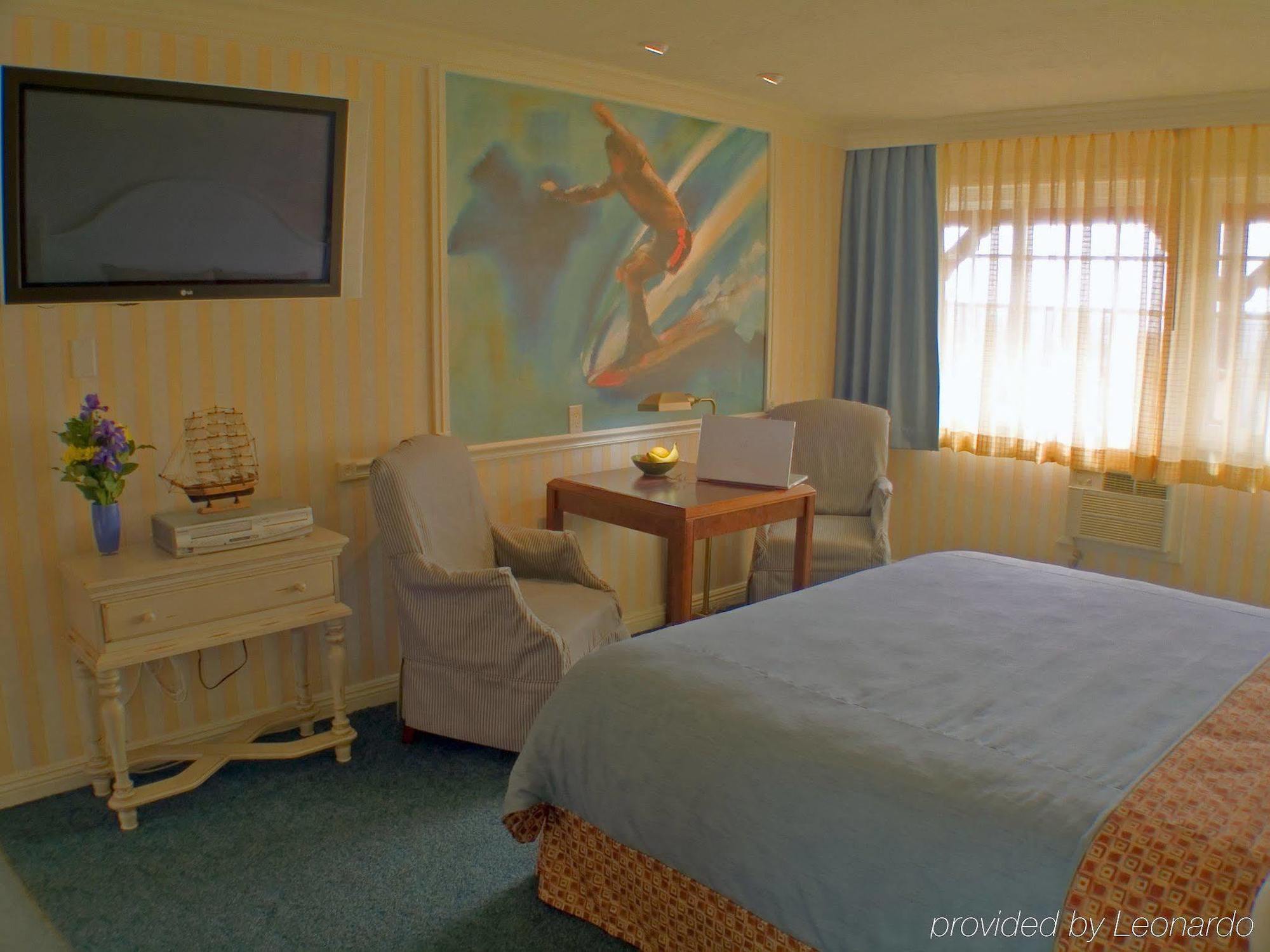 Bay Shores Peninsula Hotel Нюпорт Бийч Екстериор снимка