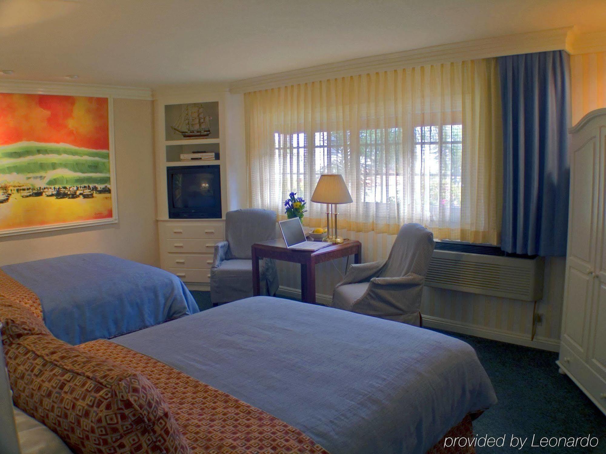 Bay Shores Peninsula Hotel Нюпорт Бийч Стая снимка