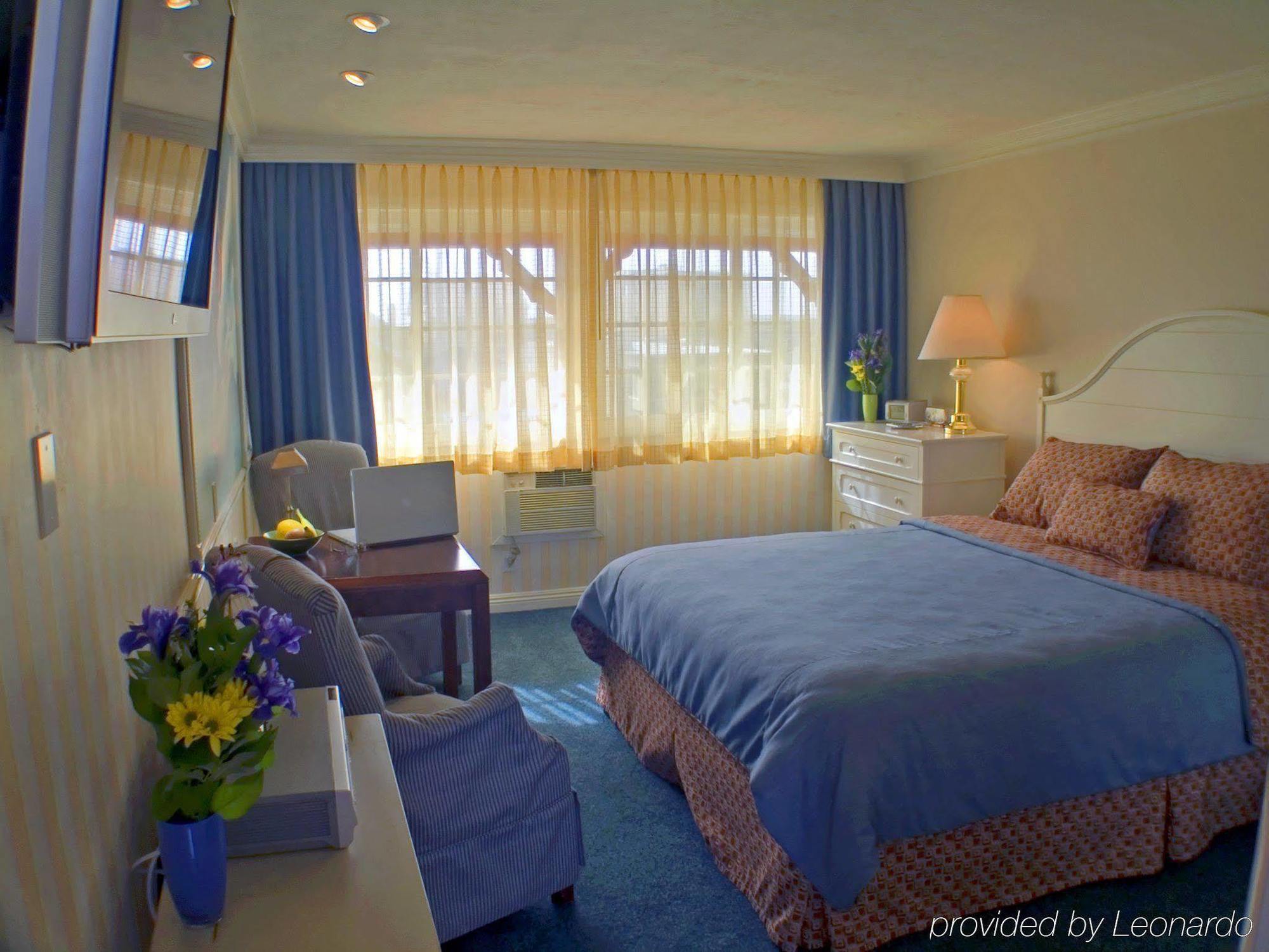 Bay Shores Peninsula Hotel Нюпорт Бийч Стая снимка